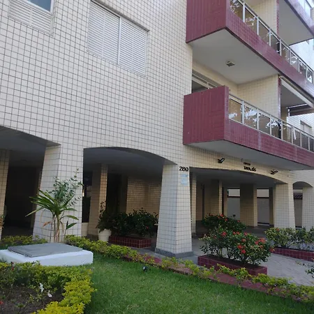Apartamento amplo próximo a praia - Faça tudo a pé-2